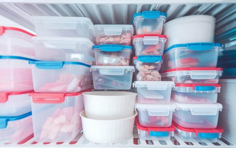 Lebensmittelsicherheit: Welche Lebensmittel sollten nicht in Plastikbehältern aufbewahrt werden